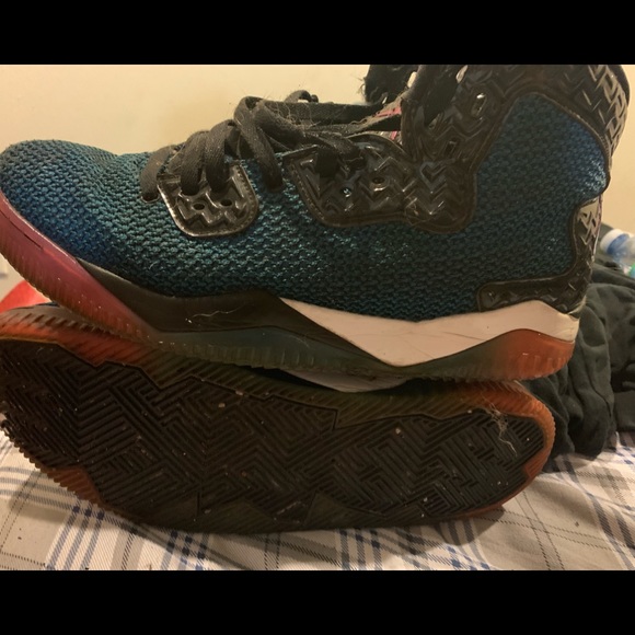 Like new Jordan spike will clean them before send - Picture 3 of 3